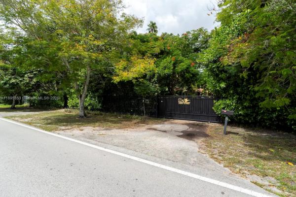 Biscayne Gardens, 14000 N Miami Ave, Golden Glades, Florida 33168, image 2