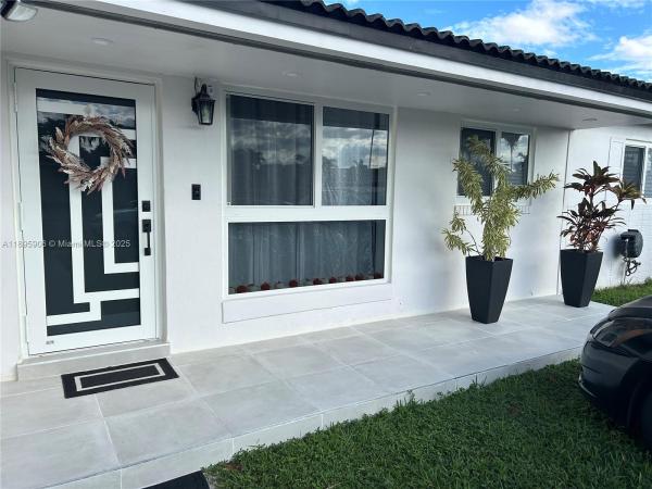 1821 SW 92nd Pl, Miami, Florida 33165, image 1