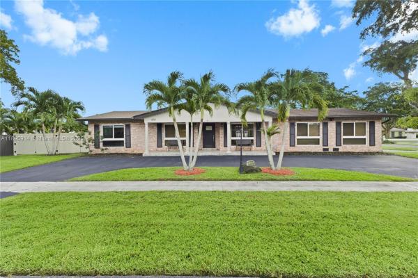 Plantation Park Lakesites, 6150 SW 7th St, Plantation, Florida 33317, image 2