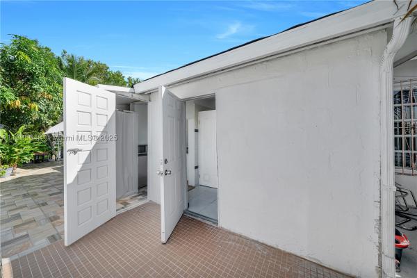 Royale Green, 5402 SW 128th Pl, Kendale Lakes, Florida 33175, image 2