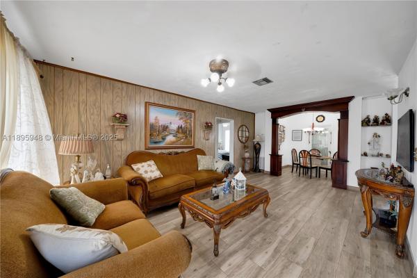 Royale Green, 5402 SW 128th Pl, Kendale Lakes, Florida 33175, image 3