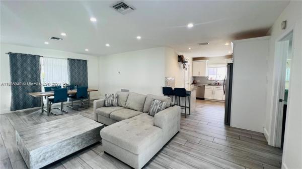 Country Club Homes, 911 N 14th Ave 0, Hollywood, Florida 33020, image 1