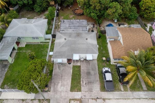 Irons Manor, 625 NE 130th St, North Miami, Florida 33161, image 1