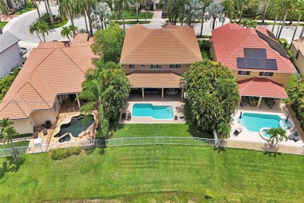 Hunters Pointe, 2509 Hunters Run Way, Weston, Florida 33327, image 2