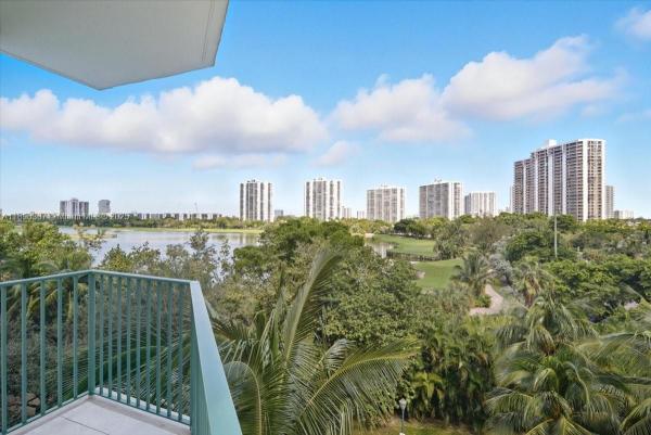 20000 E Country Club Dr #516, Miami, Florida 33180, image 1