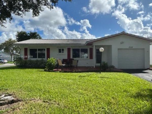 Lauderdale West, 8544 N Campanelli Blvd, Plantation, Florida 33322, image 1