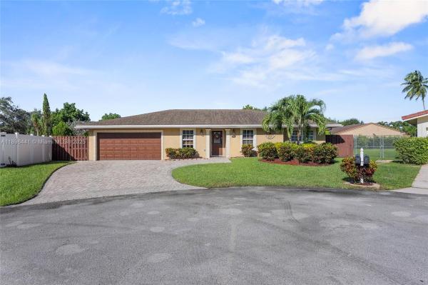 Plantation Hills, 835 W Plantation Cir, Plantation, Florida 33324, image 1