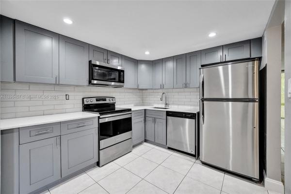 Lafayette, 8401 W Sample Rd #20, Coral Springs, Florida 33065, image 1