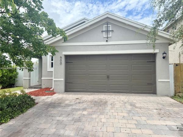 Royal Homes West, 600 NE 5th Ter, Florida City, Florida 33034, image 2