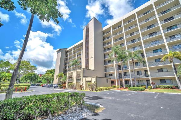 Le Club At Cypress Bend, 2112 S Cypress Bend Dr #802, Pompano Beach, Florida 33069, image 1
