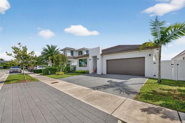 The Landings, 23351 SW 106th Pl, Princeton, Florida 33032, image 3