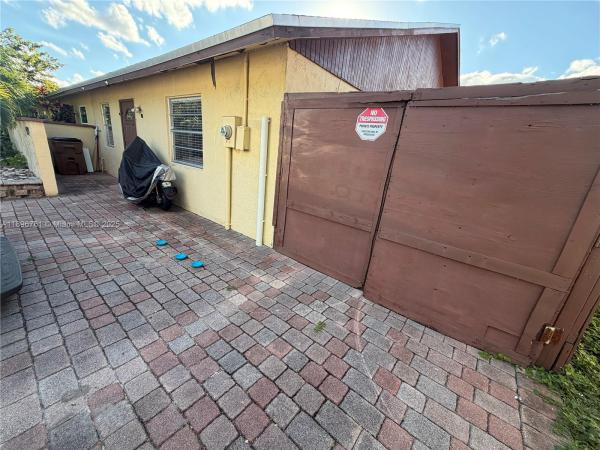Lake Island, Deerfield Beach, Florida 33064, image 1