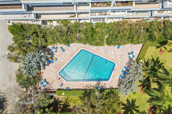 Commodore Club West, 155 Ocean Lane Dr #302, Key Biscayne, Florida 33149, image 2