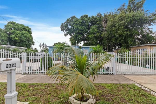 Eleanor Park, Miami Gardens, Florida 33054, image 1