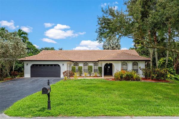 Camelot Estates, 4490 SW 105th Ave, Davie, Florida 33328, image 1