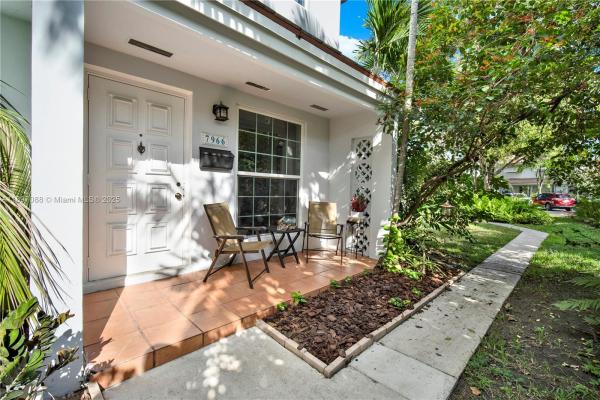 Camino Circle, 7966 Camino Cir #B-3, Glenvar Heights, Florida 33143, image 3