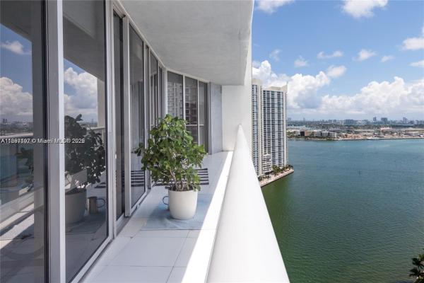 Icon Brickell Tower 1, 465 Brickell Ave #2705, Miami, Florida 33131, image 1
