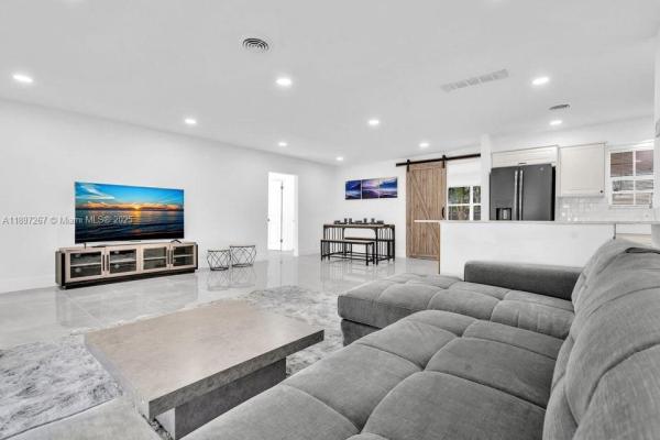 Flamingo Manors, 2112 N 14th Ter, Hollywood, Florida 33020, image 3
