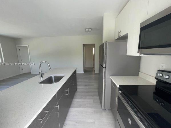 Lincoln, 1525 Michigan Ave #1, Miami Beach, Florida 33139, image 1