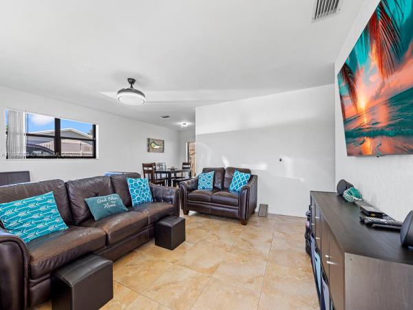 Gem Homes, 14501 SW 300th St, Leisure City, Florida 33033, image 3