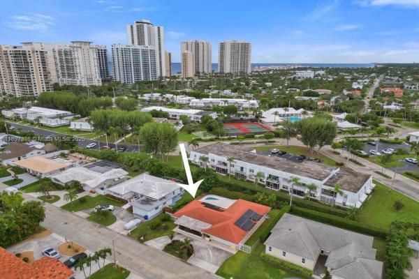 Yacht Harbor Manor, 1221 Singer Dr, Riviera Beach, Florida 33404, image 2