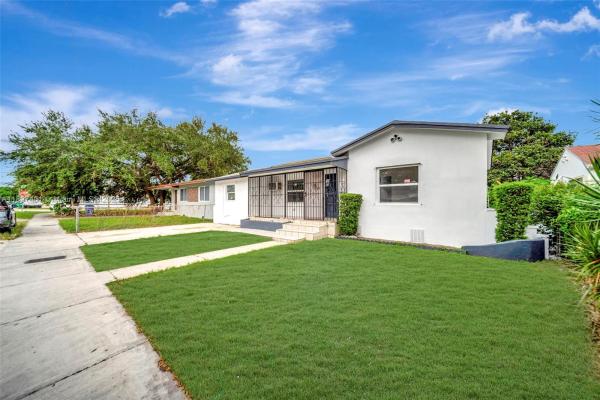 Stephens Manor, 919 NW 76th St, Gladeview, Florida 33150, image 2