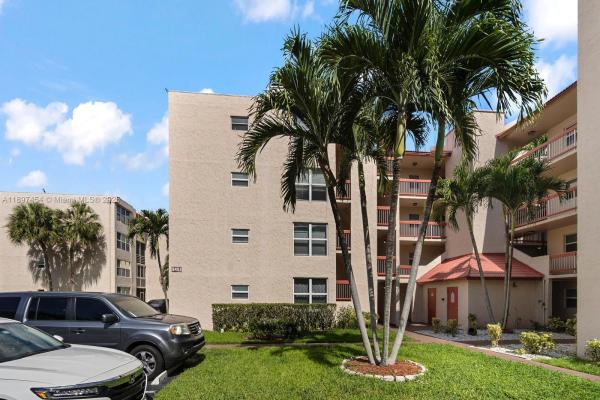 Evergreen Of Pine Island Ridge, 9451 Evergreen Pl #303, Davie, Florida 33324, image 1