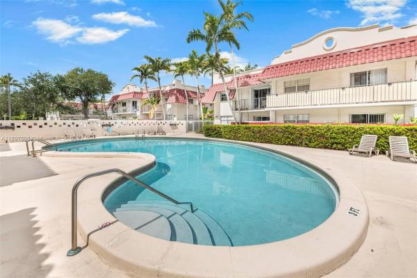 Villas Of Pinecrest, 6709 N Kendall Dr #229, Pinecrest, Florida 33156, image 1