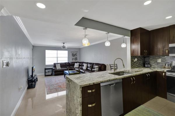 Heritage Circle, 4314 NW 9th Ave #3-3D, Deerfield Beach, Florida 33064, image 2