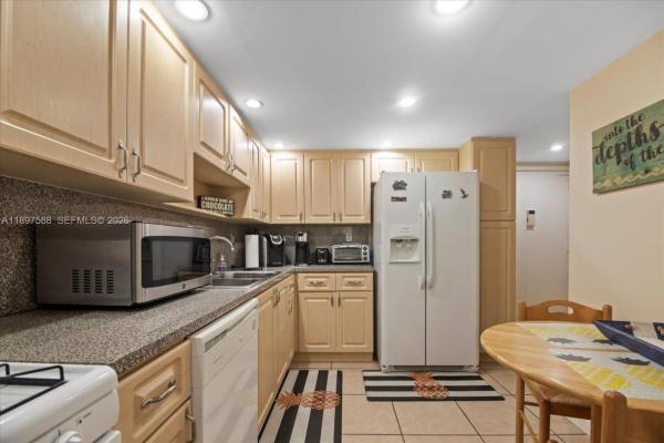Parker Tower, 3140 S Ocean Dr #207, Hallandale Beach, Florida 33009, image 2