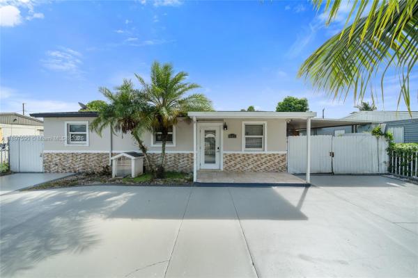 Royal Palm Ridge, 845 NW 2nd St, Florida City, Florida 33034, image 1