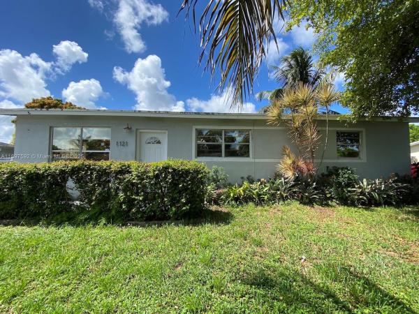 1121 NE 214th St, Miami, Florida 33179, image 1