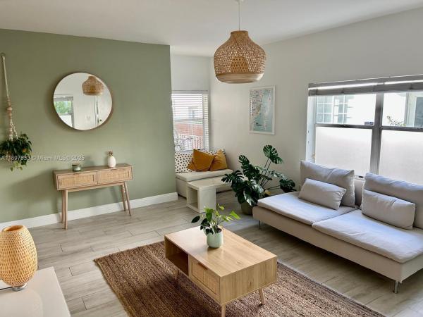 The Pineapple, 653 Michigan Ave #1, Miami Beach, Florida 33139, image 1