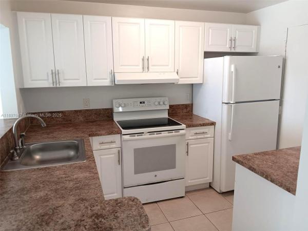 Dixiana, 1830 Dixieanna St #503, Hollywood, Florida 33020, image 3