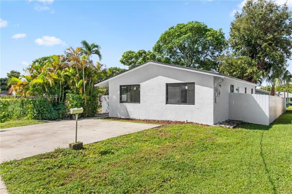 Town Of Modelo, 205 NW 7th Ave, Dania Beach, Florida 33004, image 1