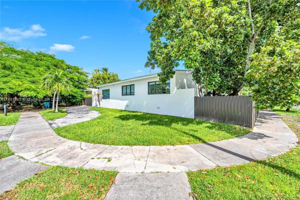 Coral Way Village, 3051 SW 84th Ct, Westchester, Florida 33155, image 3