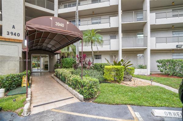 18th Hole At Inverrary, 3940 Inverrary Blvd #304-A, Lauderhill, Florida 33319, image 1