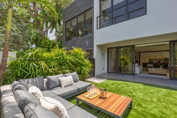 Colee Hammock, 1516 SE 1st St #A, Fort Lauderdale, Florida 33301, image 3