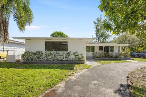 Smallwood Manor, 500 NE 136th St #508, North Miami, Florida 33161, image 1