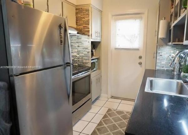 Santona, 6565 Santona St #B5, Coral Gables, Florida 33146, image 1