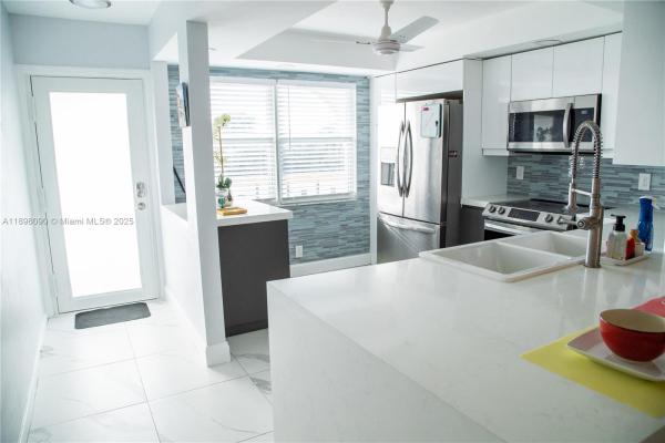 Lucaya Village, 2304 Lucaya Ln #J4, Coconut Creek, Florida 33066, image 1