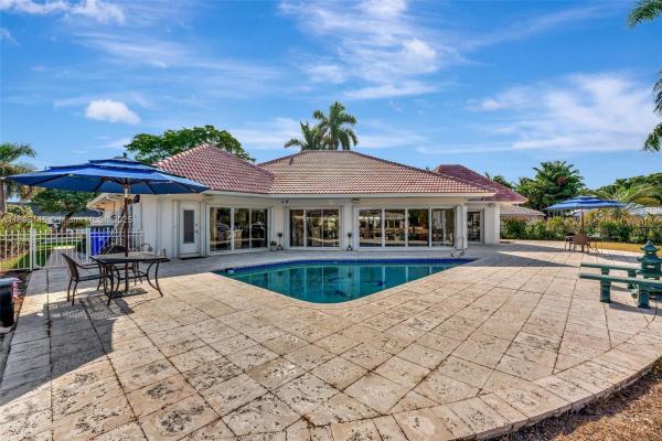 The Landings, 5517 Bayview Dr, Fort Lauderdale, Florida 33308, image 2