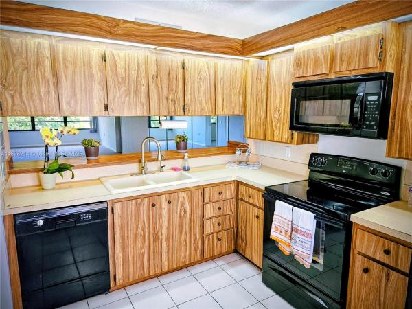 Whitehall At Camino Real, 6085 Balboa Cir #403, Boca Raton, Florida 33433, image 2