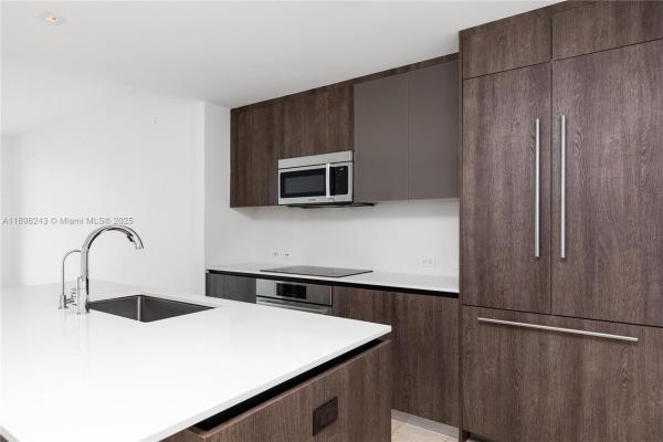 Reach Brickell City Centre, 68 SE 6th St #3906, Miami, Florida 33131, image 2