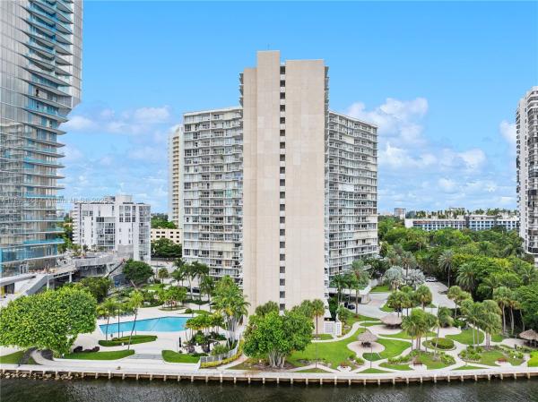 Brickell Townhouse, 2451 Brickell Ave #5G, Miami, Florida 33129, image 2