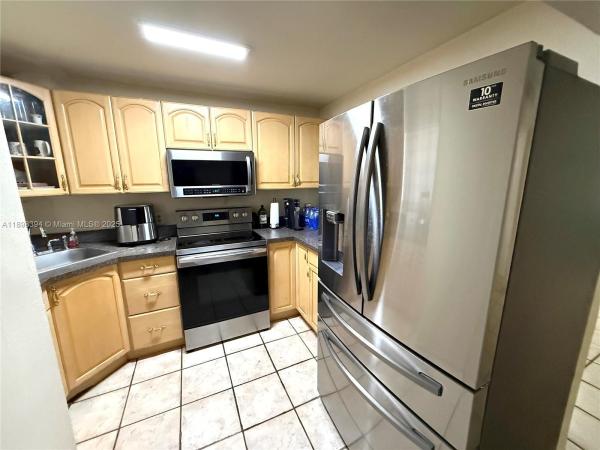 West Flagler Heritage, 10850 W Flagler St #D212, Sweetwater, Florida 33174, image 1