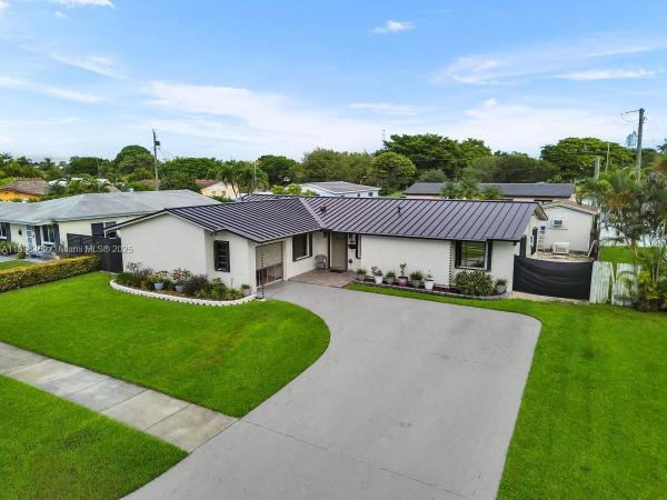 Bel Aire, 9817 SW 194th St, Cutler Bay, Florida 33157, image 2