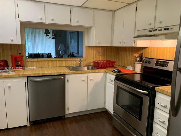 Colony Point, 900 Colony Point Cir #305, Pembroke Pines, Florida 33026, image 2