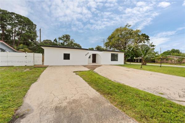 The Knolls, 8560 Southampton Dr, Miramar, Florida 33025, image 2