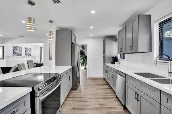 Gulfstream Estates, 1024 NE 4th St, Hallandale Beach, Florida 33009, image 1